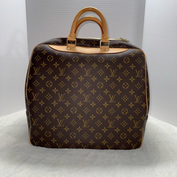 100% Authentic LOUIS VUITTON Monogram Evasion Sports/Travel Bag - Picture 2 of 13